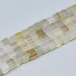 Kép 1/2 - Fehér achát négyzet alakú ásványgyöngy (6x6mm) /5db