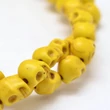 Kép 1/3 - Szintetikus howlit sárga koponya gyöngy (9x7,5mm)