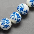 Kép 2/2 - Királykék virág mintás porcelán, kerámia gyöngy (12mm)