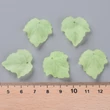 Kép 2/5 - 10db áttetsző lime zöld levél medálka (24x22,5x3mm)