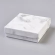 Kép 1/3 - Fehér márványos papír díszdoboz (9,1x9,1x2,9cm)