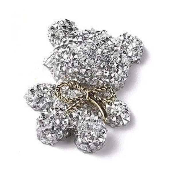 Ezüst maci műgyanta kaboson  (32x25x10mm)