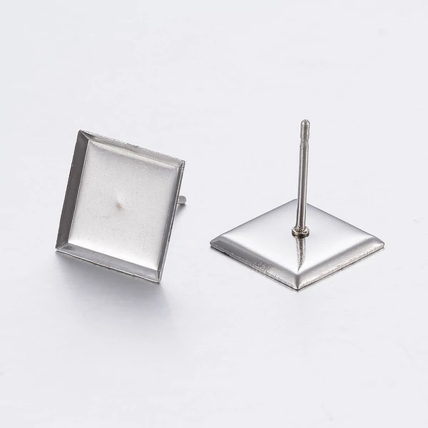 Nemesacél négyzet alakú bedugós fülbevaló alap (10x10mm) Nemesacél négyzet alakú bedugós fülbevaló alap (10x10mm)