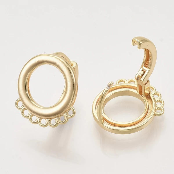 Arany színű karika alakú tovább építható fülbevaló 18K arany bevonttal Arany színű karika alakú tovább építható fülbevaló 18K arany bevonttal