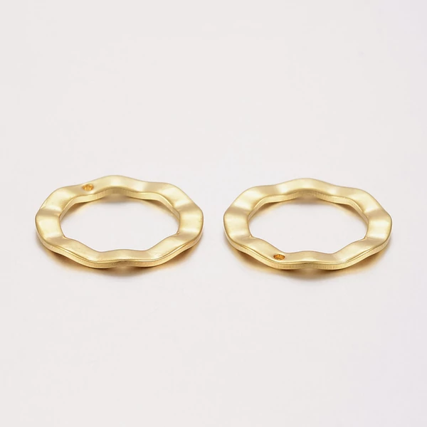 Nemesacél arany színű texturált karika medál (18mm)