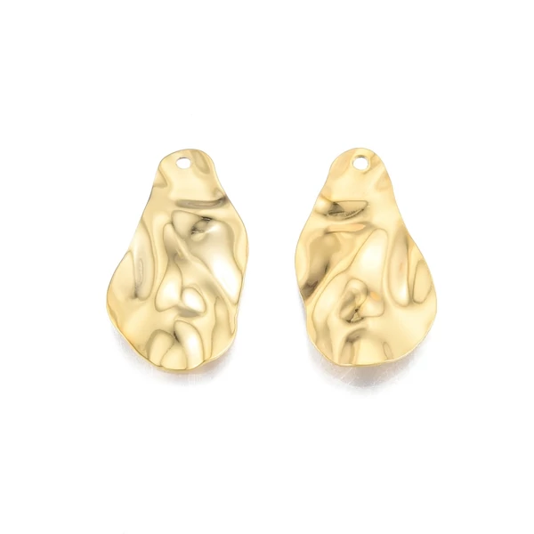 Arany színű 18K arannyal futtatott rög formájú fityegő (30x17x1mm)