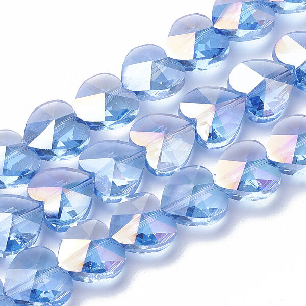Szív alakú színjátszós világos kék üveggyöngy (10x10mm)