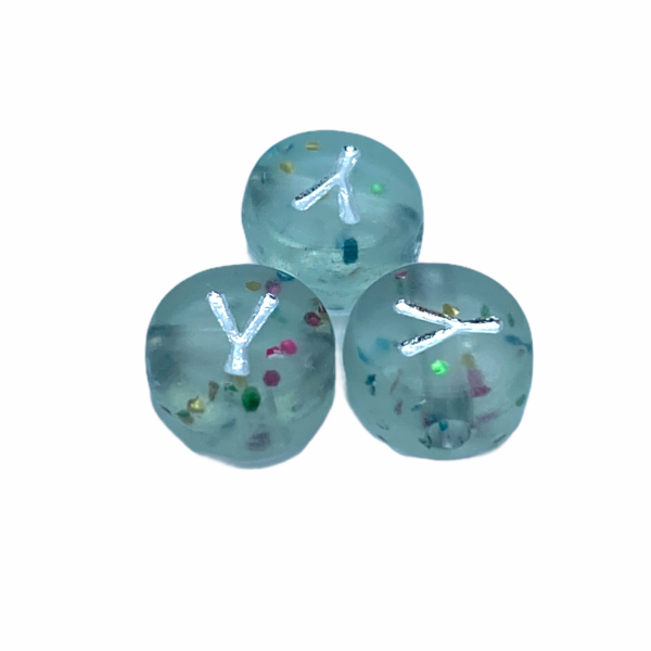 Műanyag glitterrel díszített kör "Y" betűgyöngy (7mm)