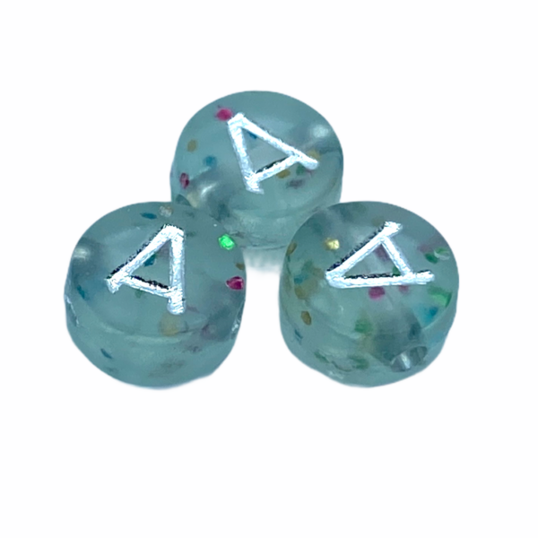 Műanyag glitterrel díszített kör "A" betűgyöngy (7mm)