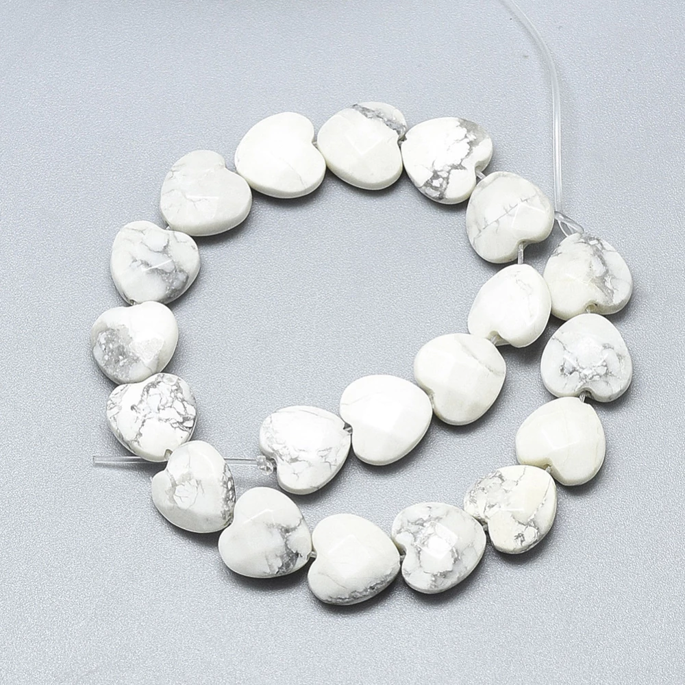 Howlit szív alakú ásványgyöngy (10mm)/1db