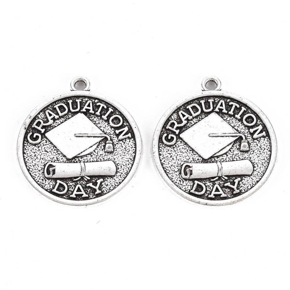 Antikolt ezüst színű ballagós/diploma osztós fityegő /2db
