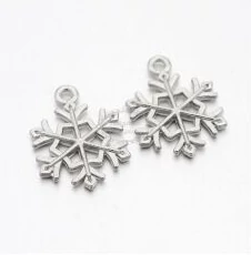 Antikolt ezüst színű hópihe fityegő (21x16mm)/2db