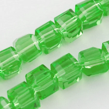 10db Zöld kocka üveggyöngy (8mm)