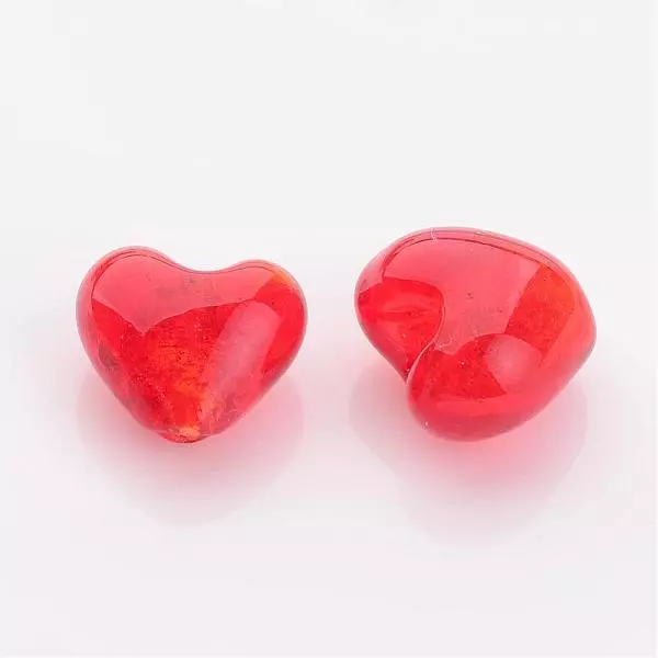Szív alakú piros üveggyöngy (12x12mm)