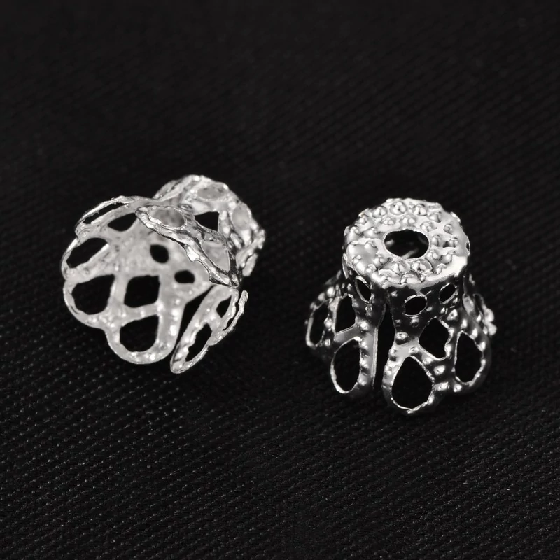 10db Ezüst színű csúcsos gyöngykupak (8,5x6,5mm)