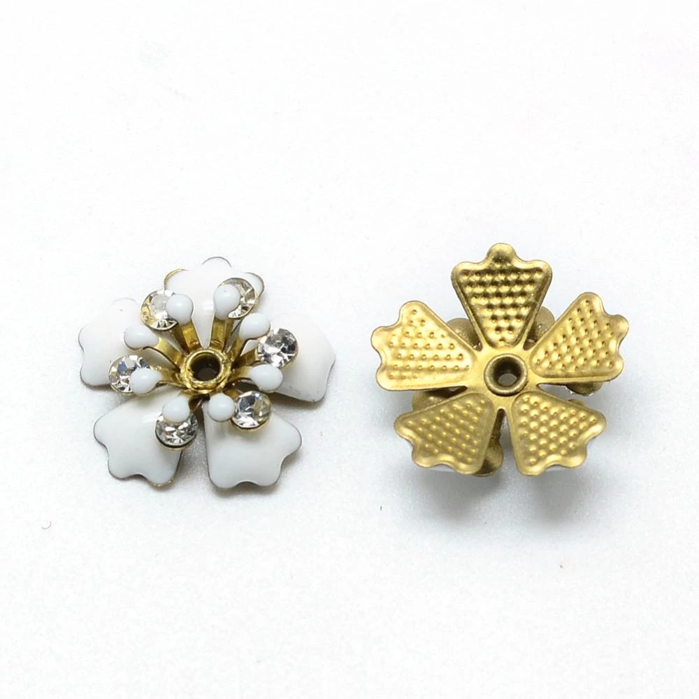 2db fehér zománcozott strasszos virág alakú gyöngykupak (15x15mm)