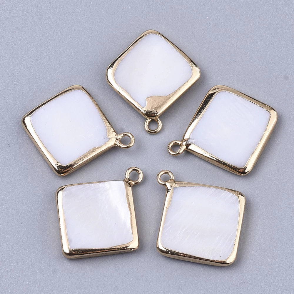 Galvanizált arannyal futtatott édesvízi kagyló rombusz alakú medál (21~22x18~19x3mm)