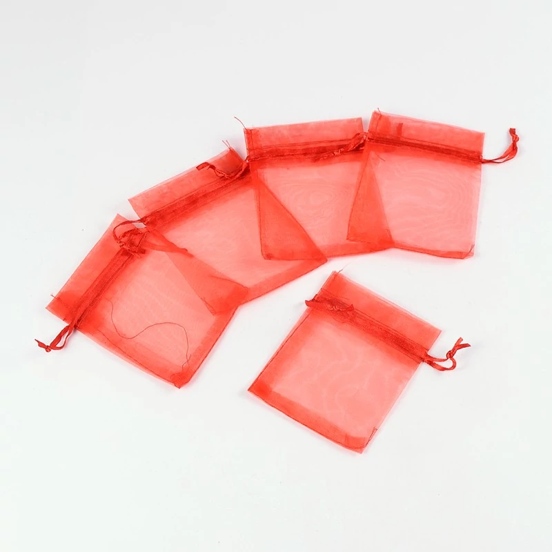 Piros színű organza tasak (9x7cm)