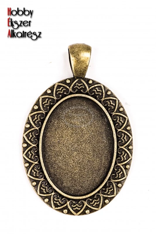 Antikolt bronz színű leveles medálalap (18x25mm)